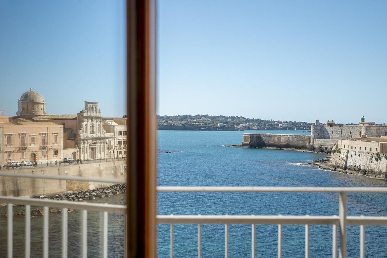 Ortigia Seafront Apartment By Wonderful Italy Syracuse Bagian luar foto